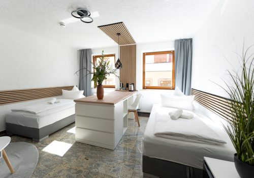 Blick ins Zweibettzimmer (Zimmer 9)